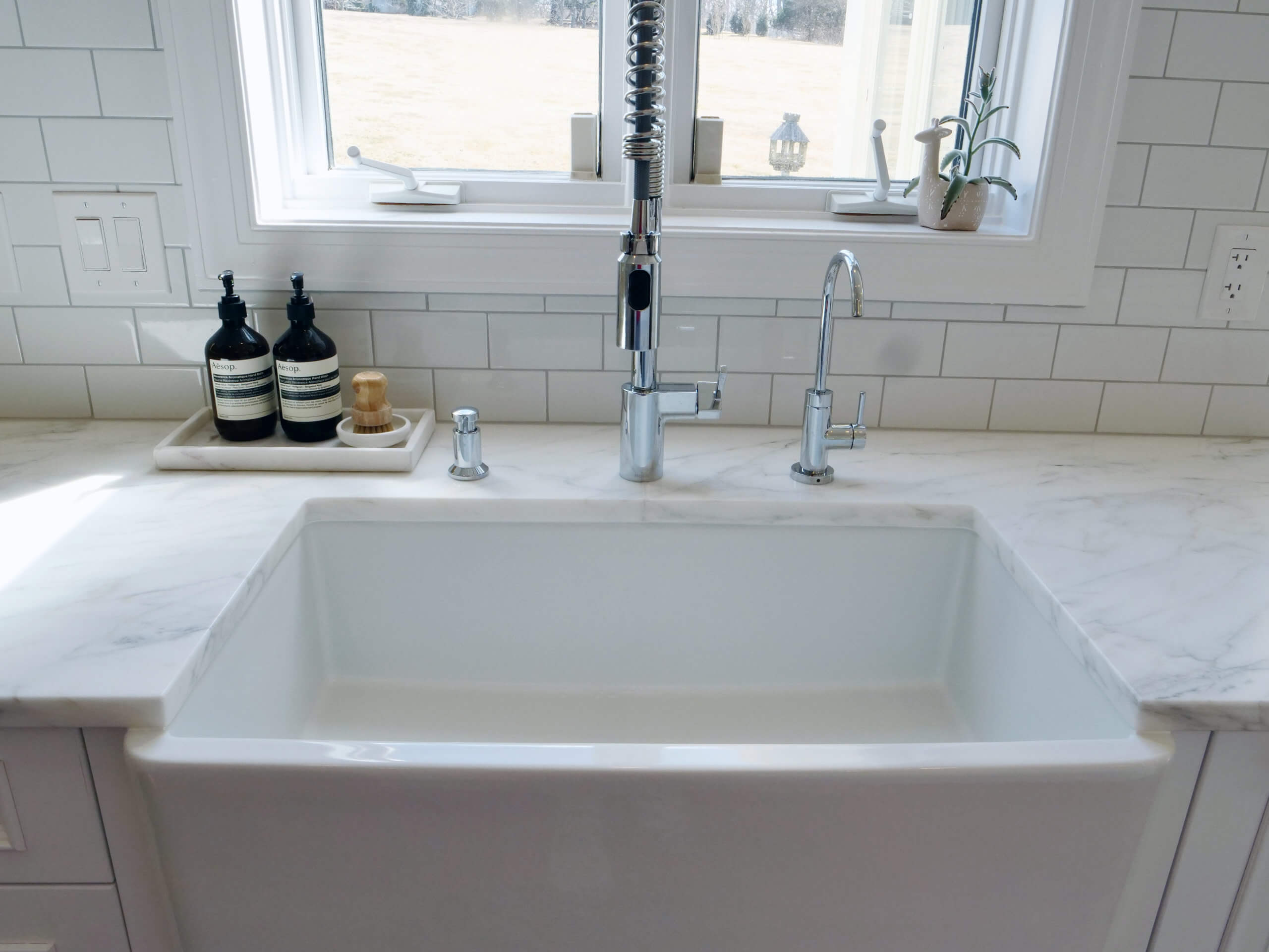 marble white sink and counter top