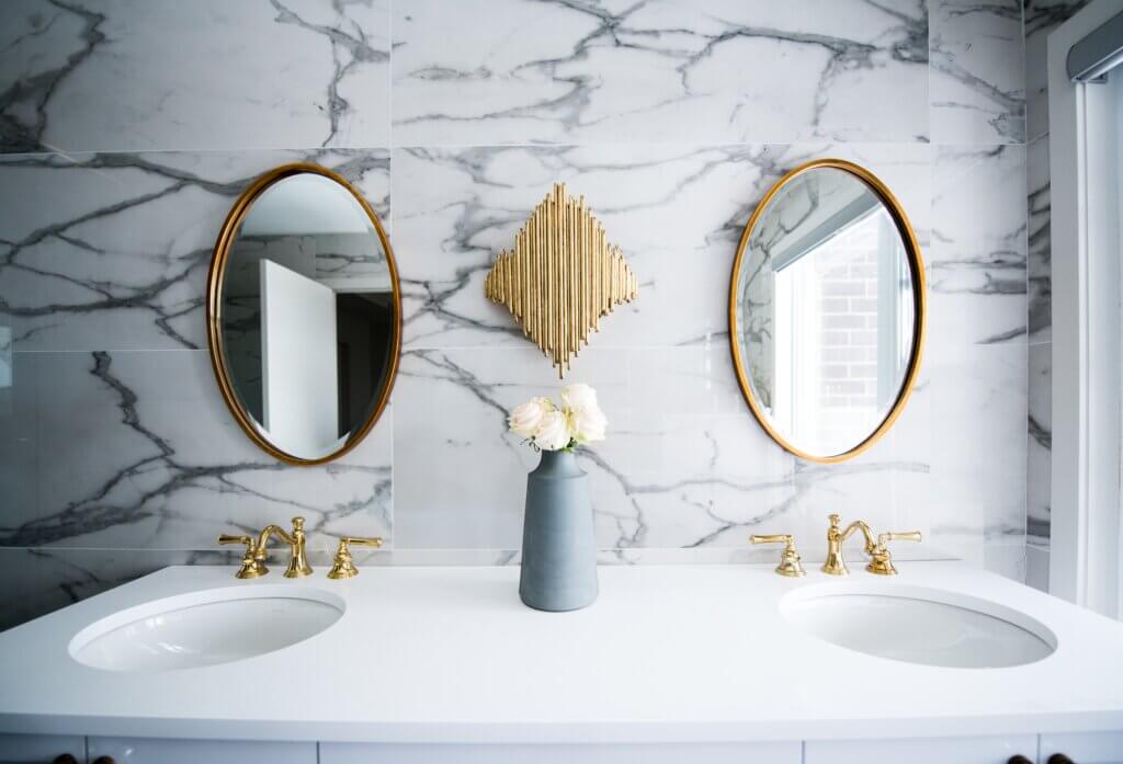Decorative bathroom mirror