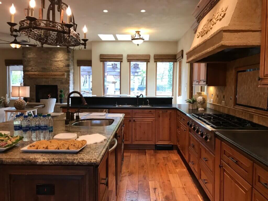 traditional kitchen design with wooden cabinets