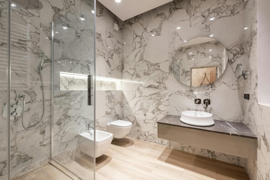 Modern bathroom with white oak hardwood flooring