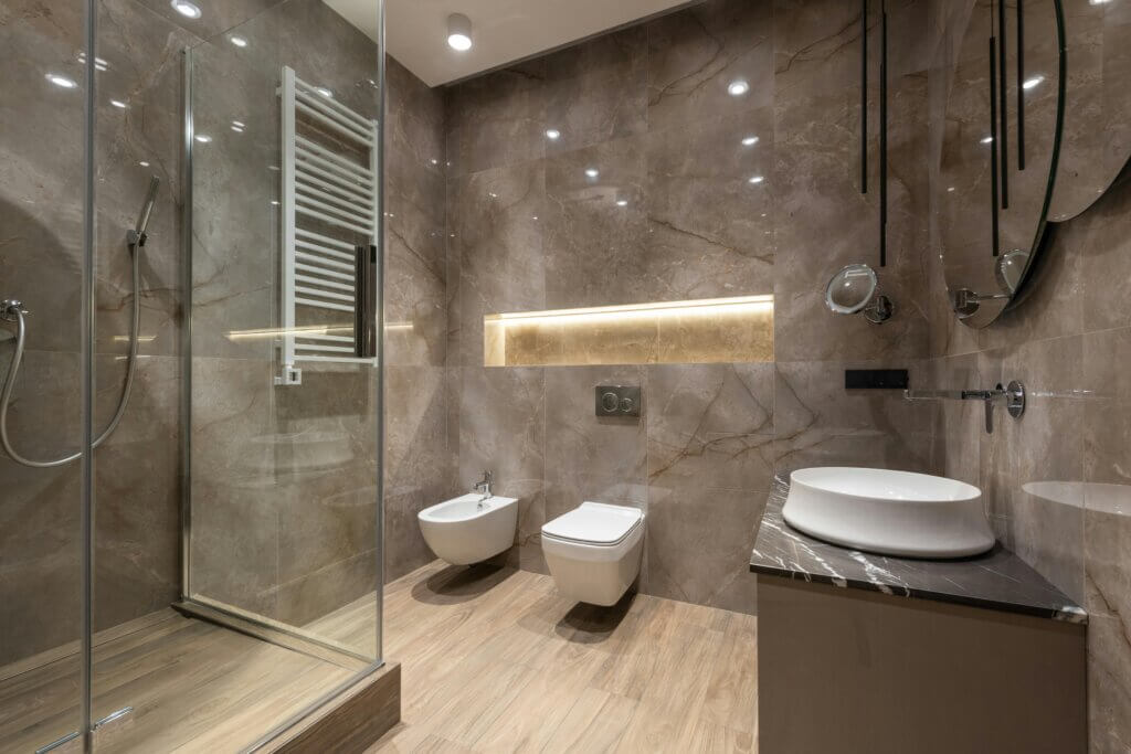 Modern bathroom with maple hardwood flooring