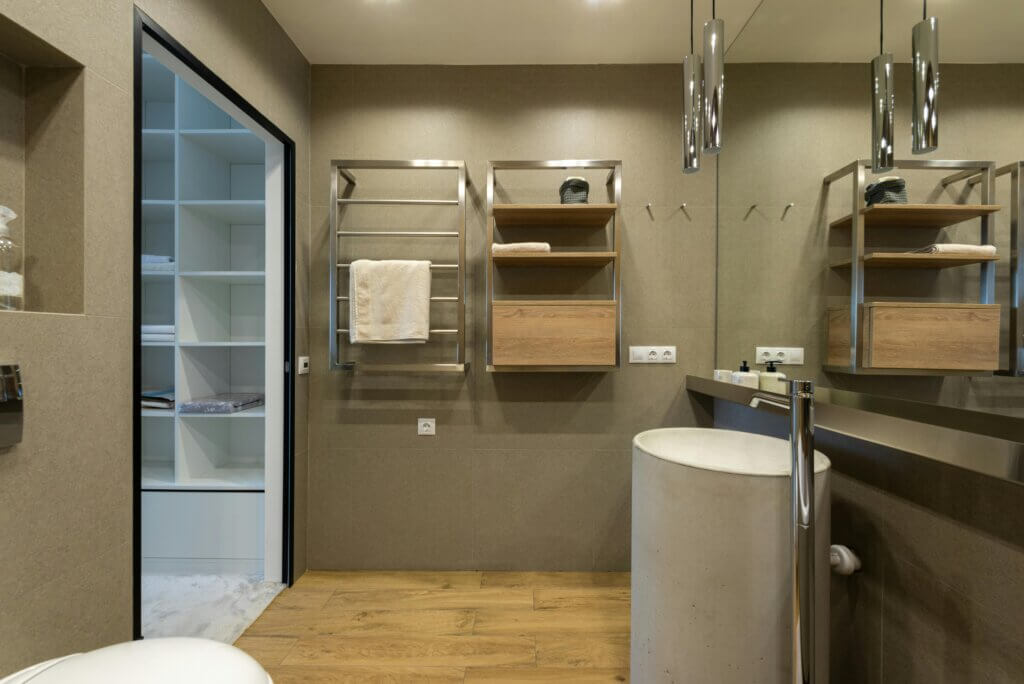 Modern bathroom with hickory hardwood flooring