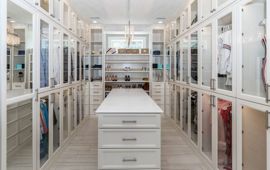 Open shelving and display closet design