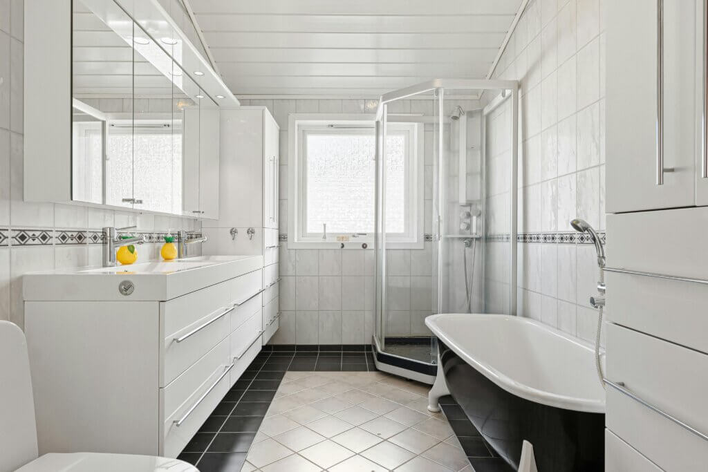 Classic bathroom with textured panels ceiling