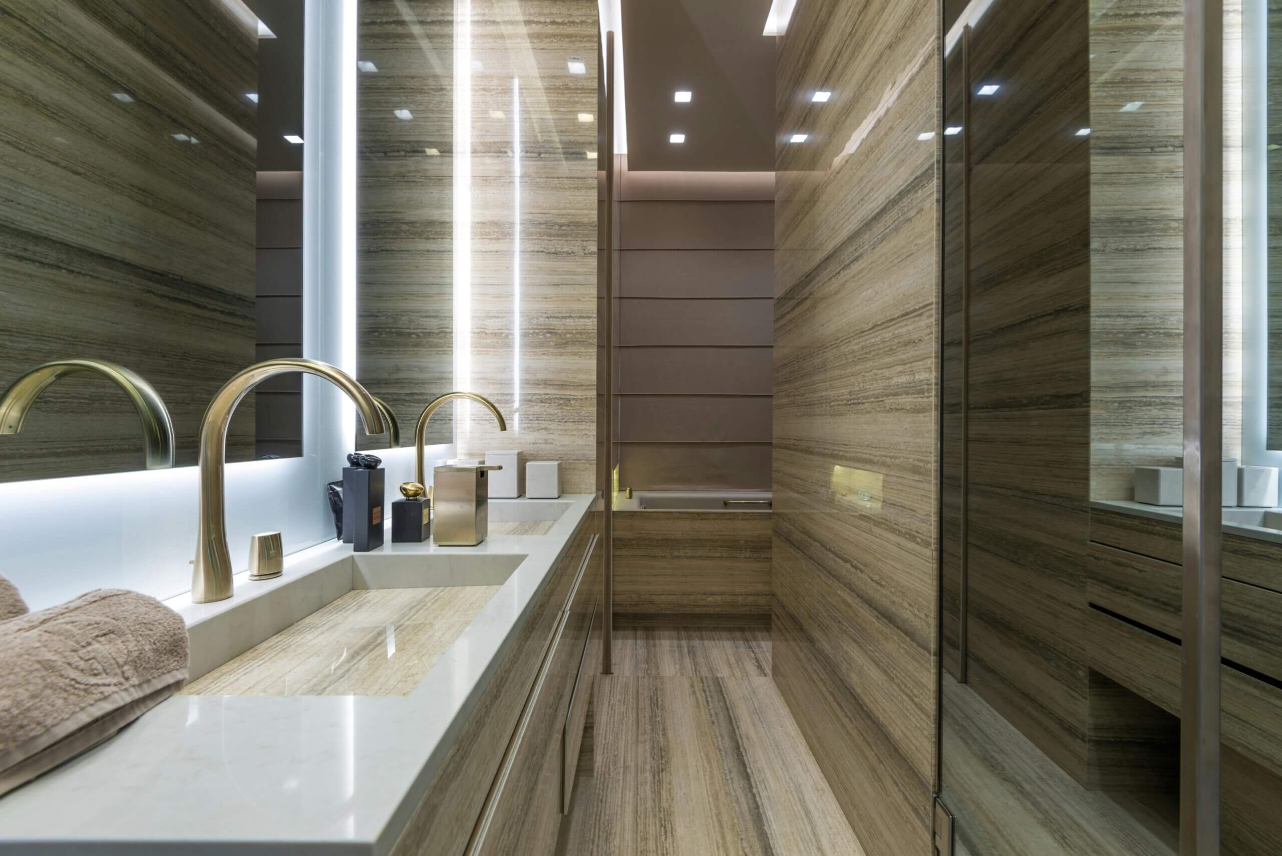 Statement Walls and Tile Trends in Modern Bathroom Design