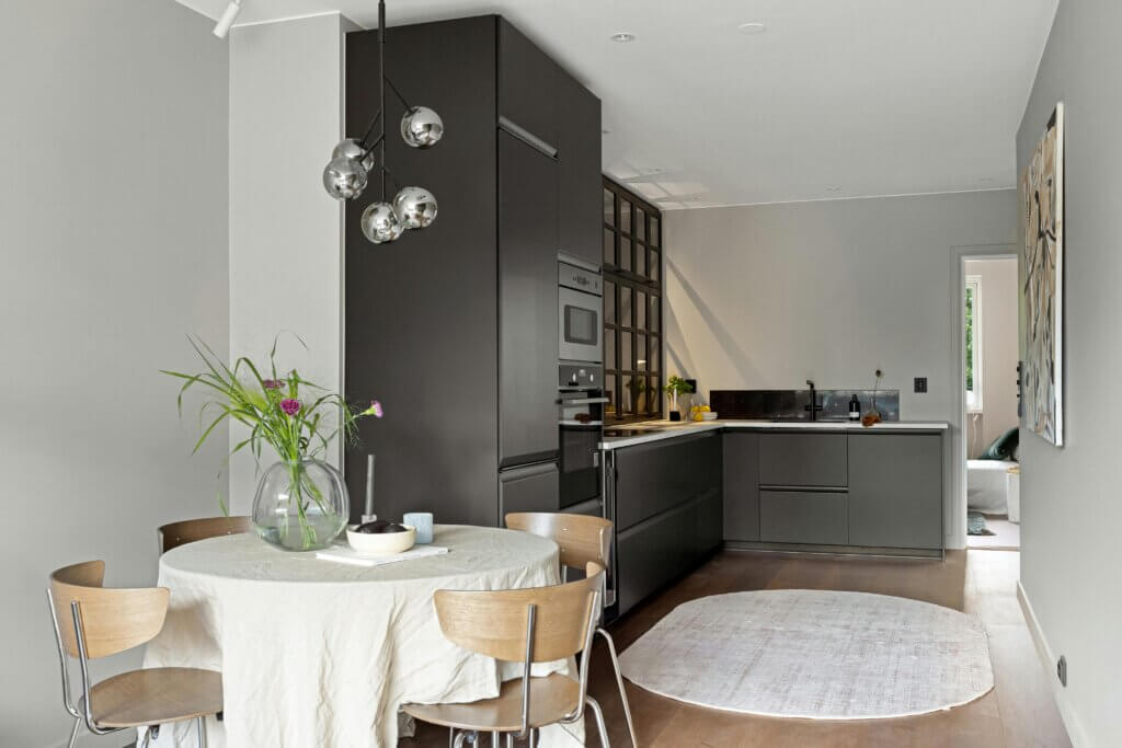 Modern and Minimalist Grey Kitchen Design