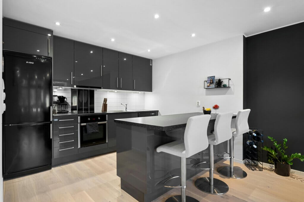 Contemporary Grey Kitchen Design 